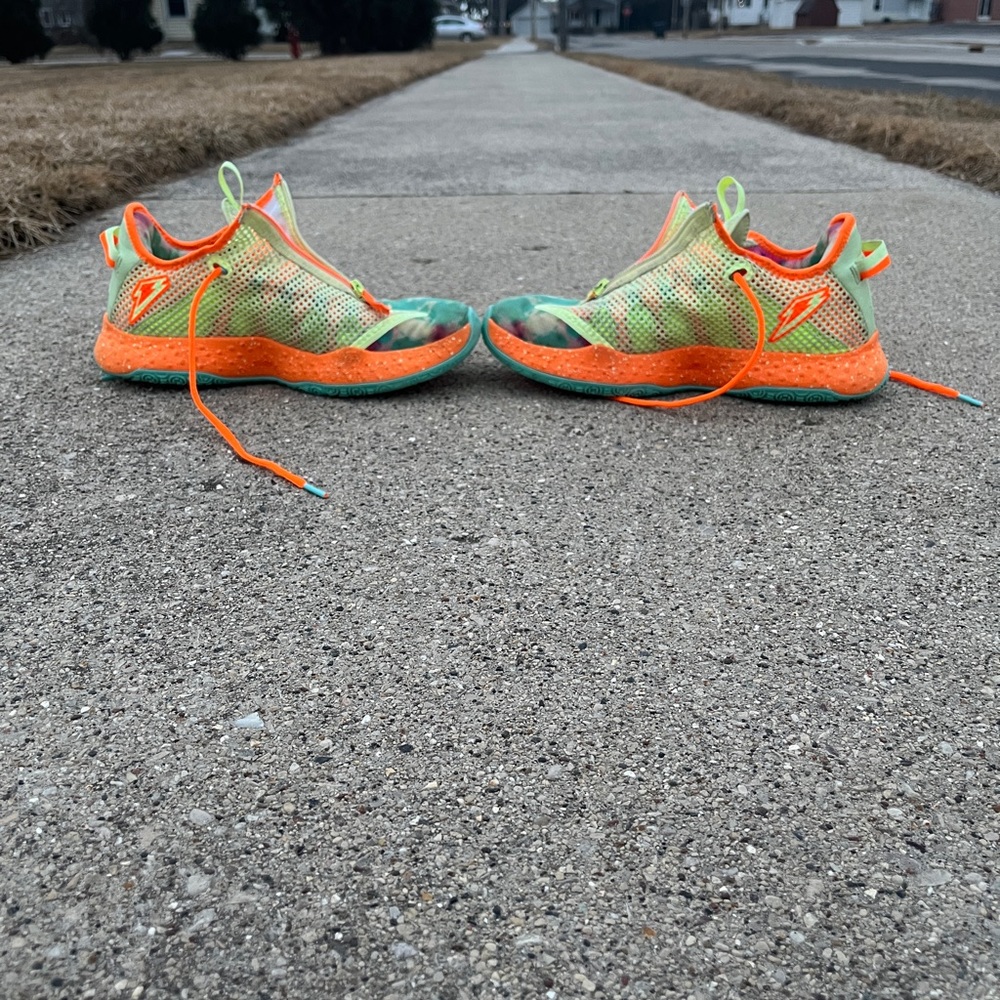 Paul George 4 gatorades - Picture 2 of 5